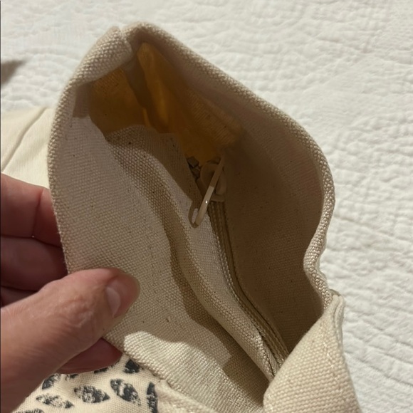 PINK Victoria's Secret Cream and Black Canvas Tote with Classic Emblem. NWT - Picture 6 of 7